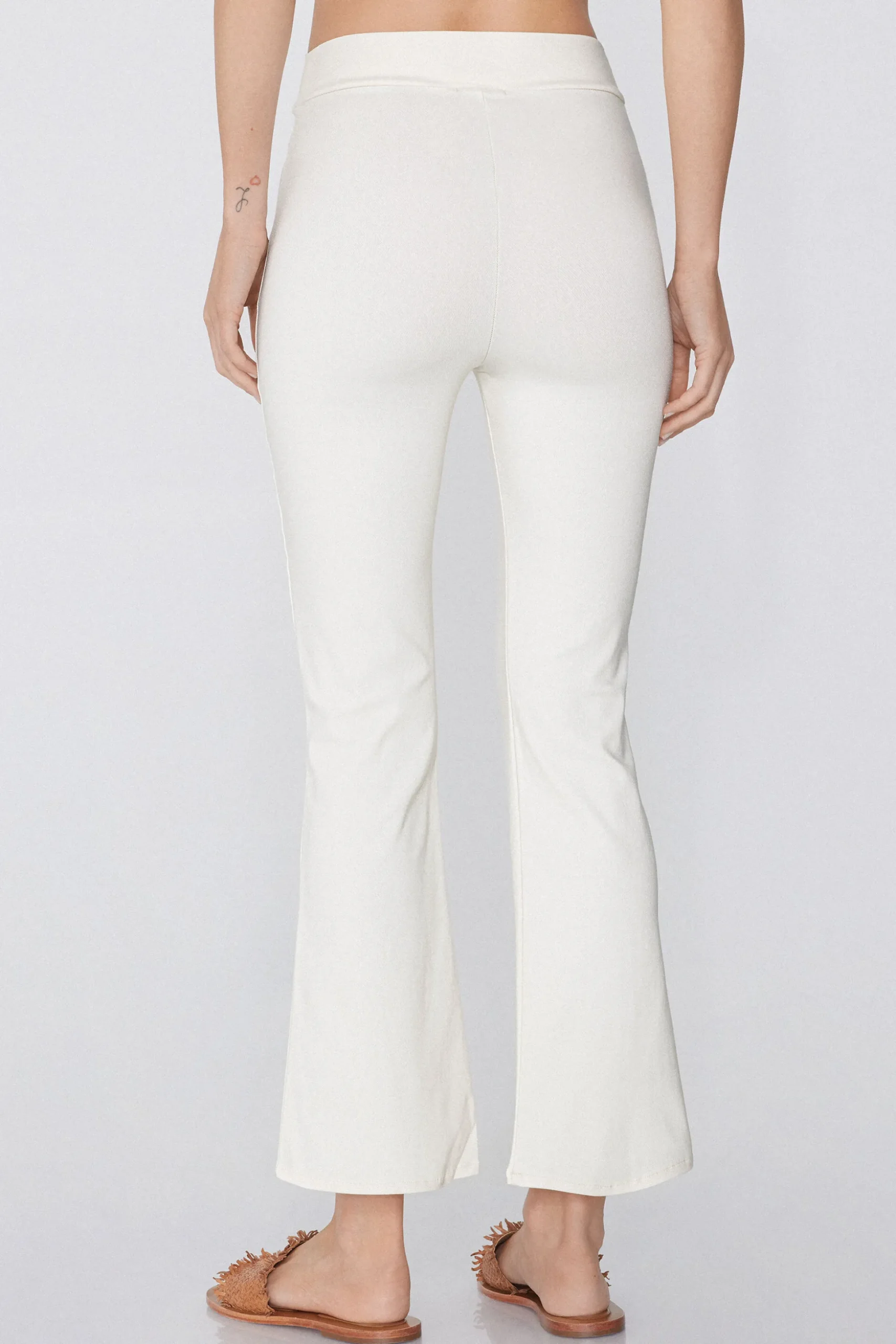 Flare-Cut Stretch Fabric Capri Pants - Pants - Women | Tezenis