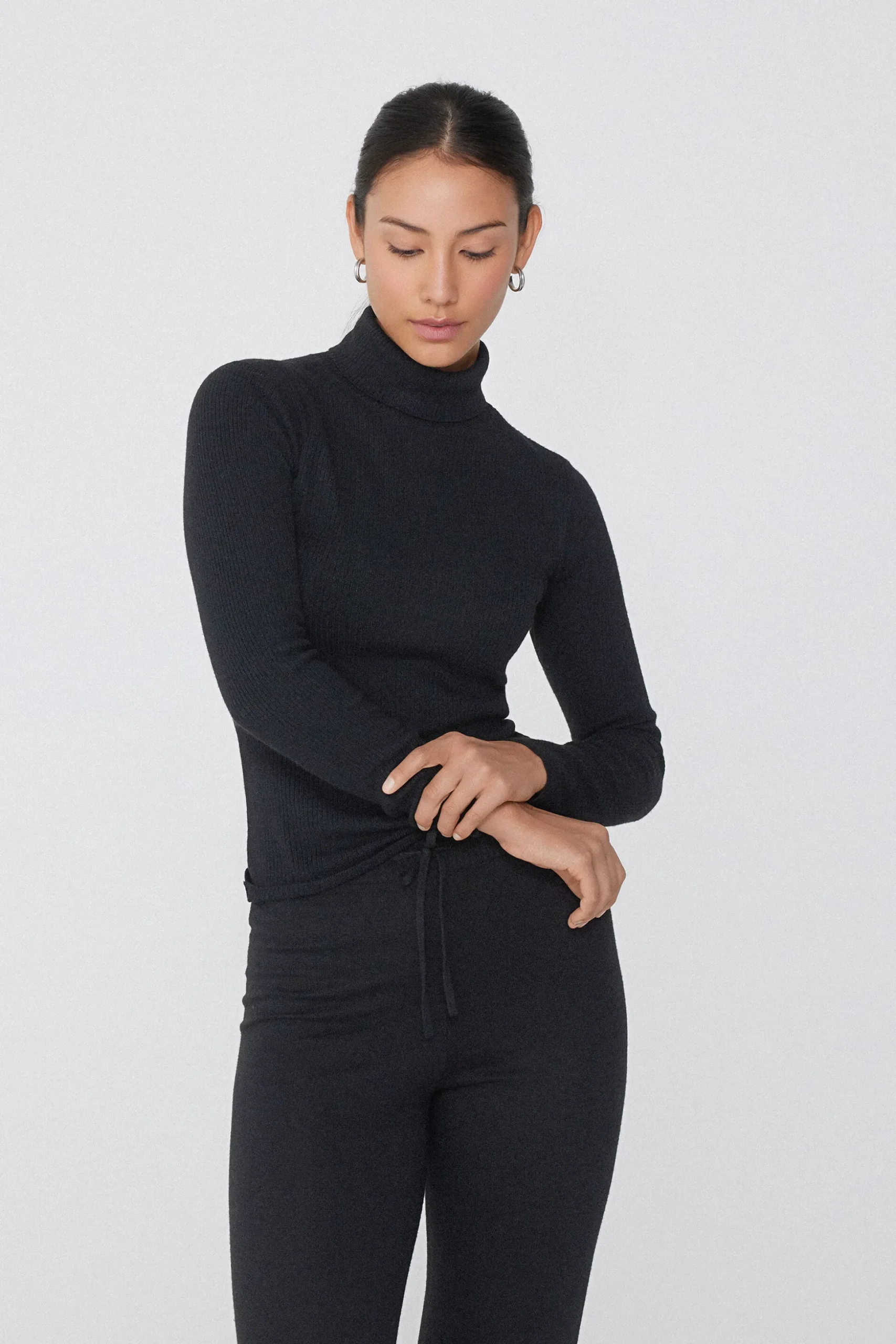 Long-Sleeved Ribbed Wool Turtleneck Sweater - Cardigans And Sweaters - Women | Tezenis