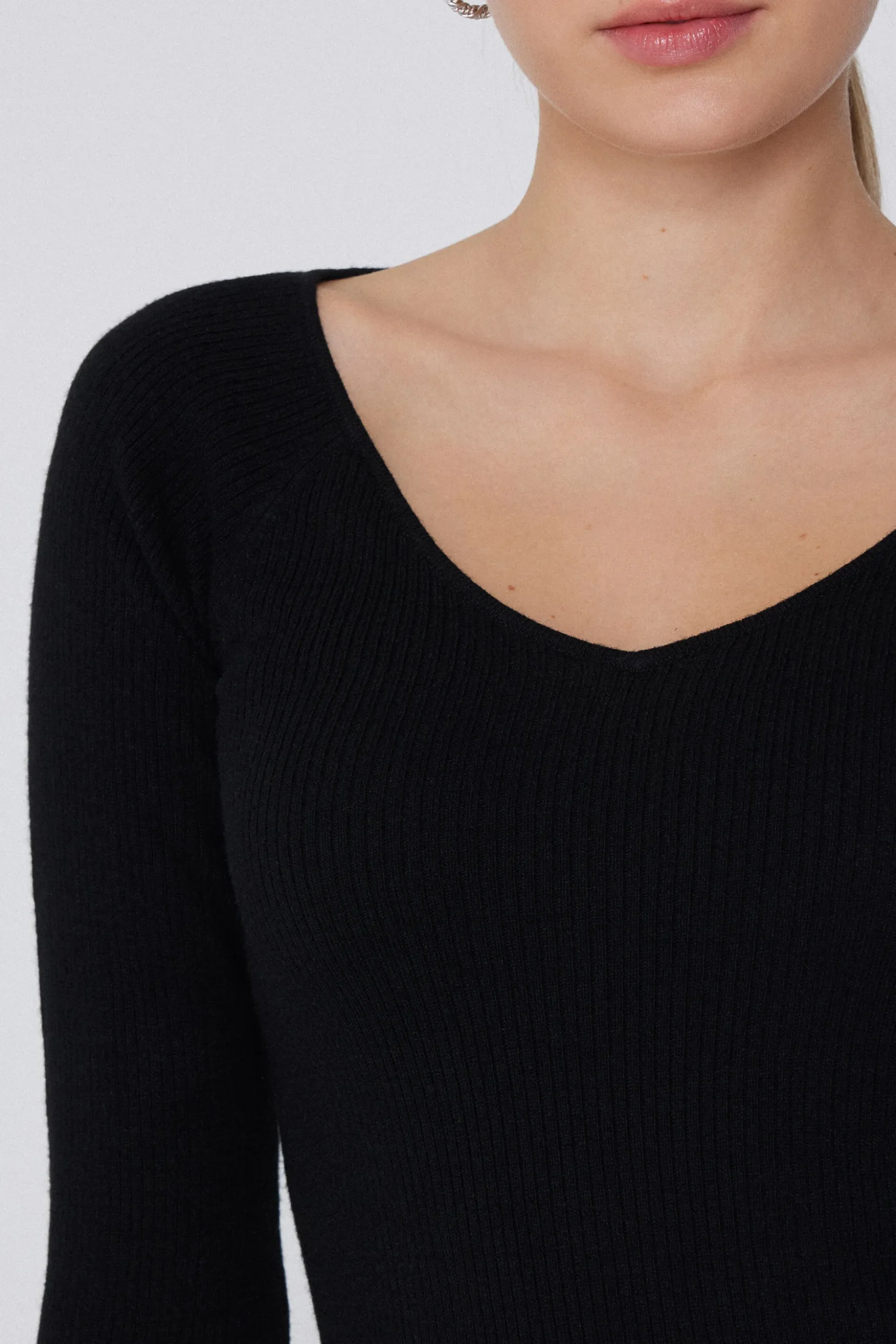 Long-Sleeved Ribbed Wool V-Neck Sweater - Cardigans And Sweaters - Women | Tezenis