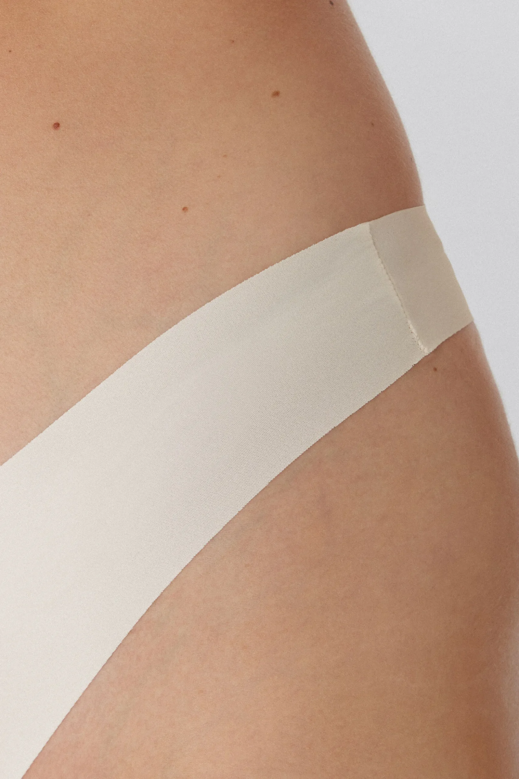 Microfiber V-Shaped Laser-Cut Brazilian Panties - Cheeky Briefs - Women | Tezenis
