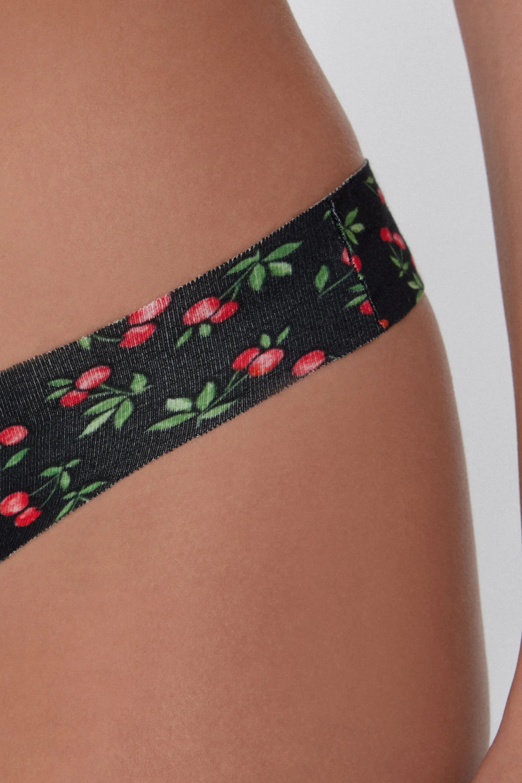 Raw Edge Printed Brazilian Brief - Cheeky Briefs - Women | Tezenis