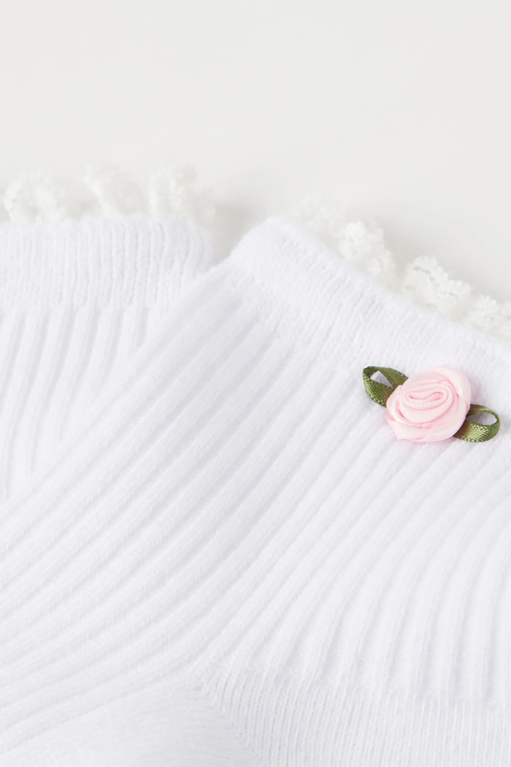 Ribbed Crew Socks With Small Rose Appliqué - Socks - Women | Tezenis