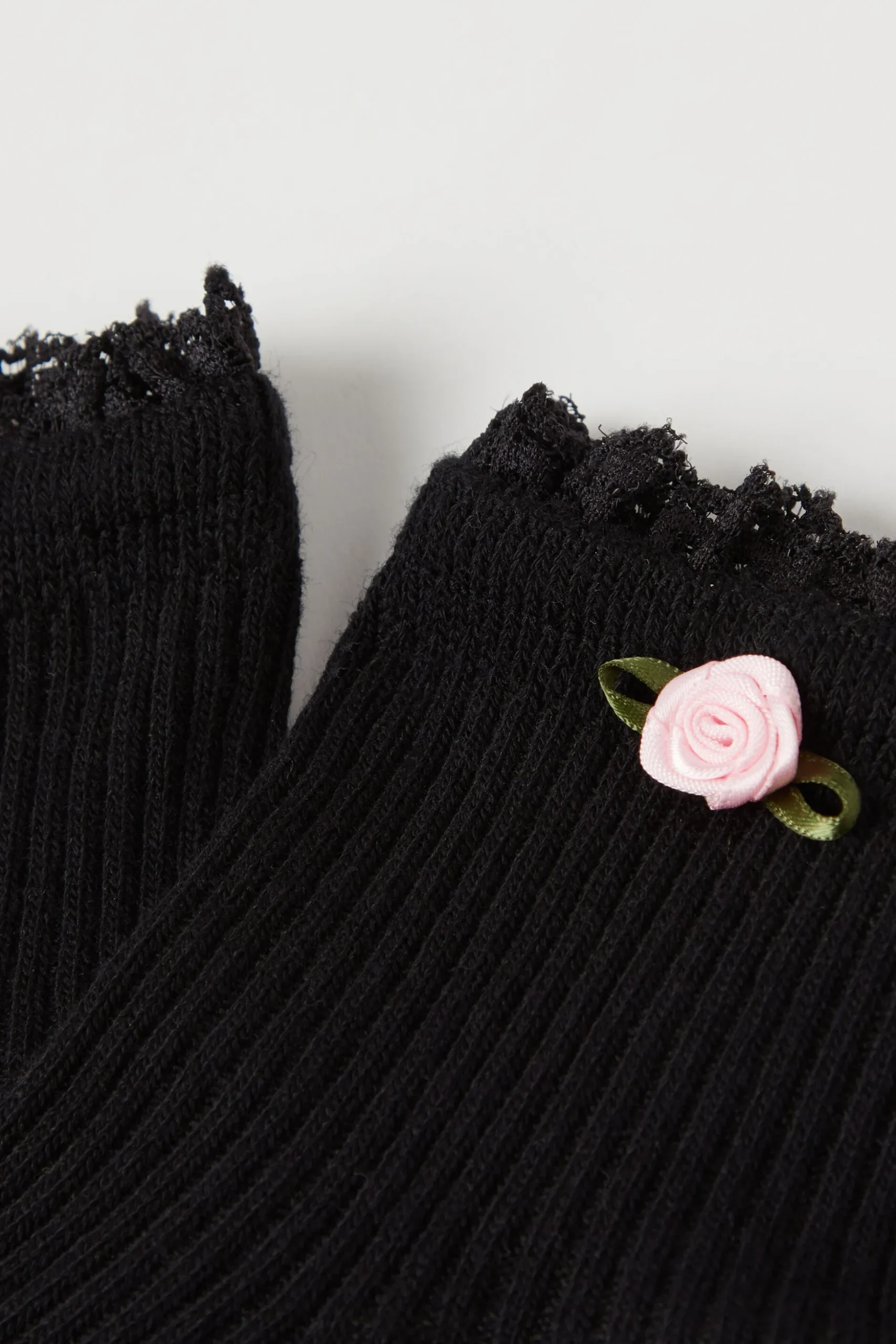 Ribbed Crew Socks With Small Rose Appliqué - Socks - Women | Tezenis