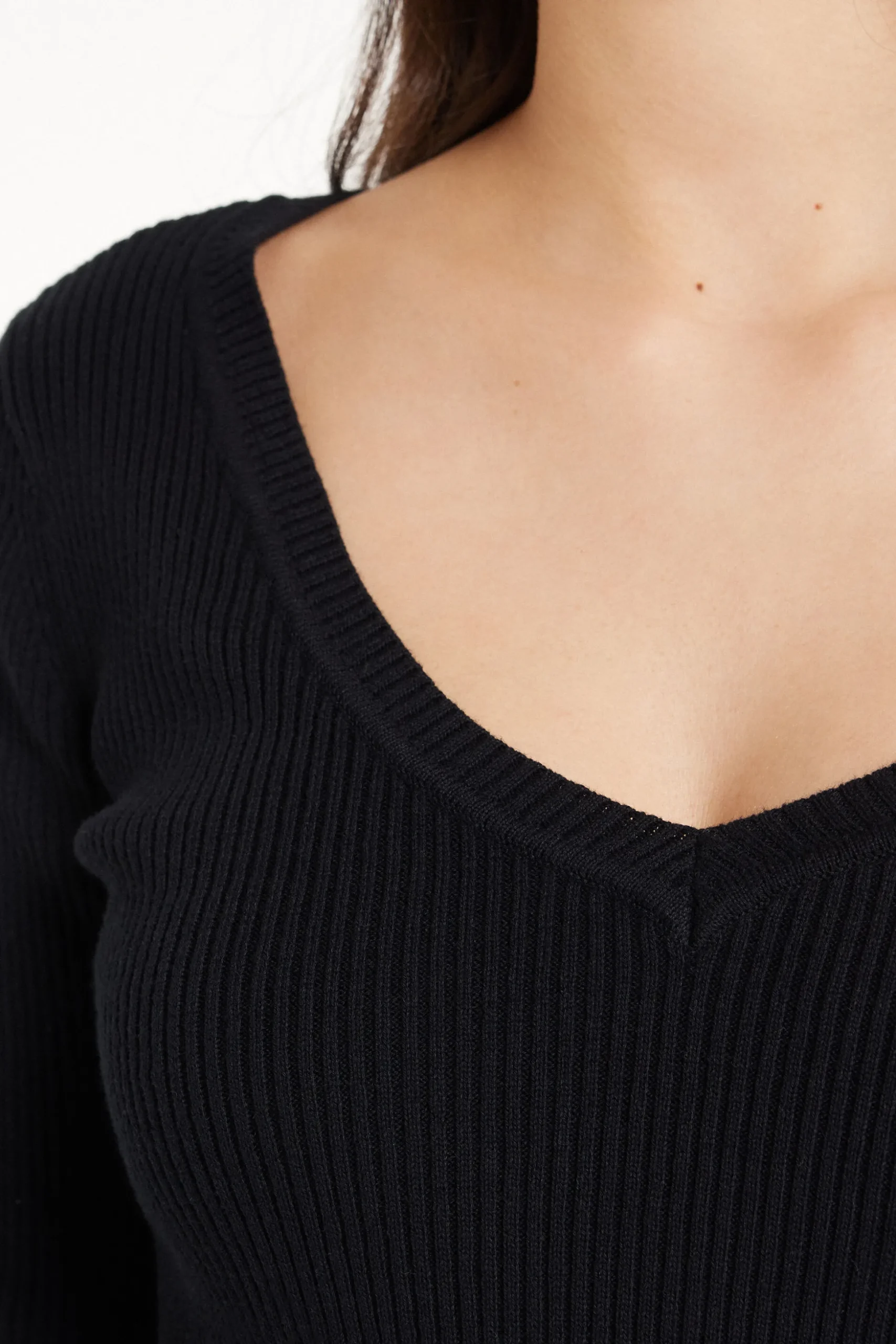 Ribbed Long-Sleeved V-Neck Top - Long-Sleeved Tops - Women | Tezenis