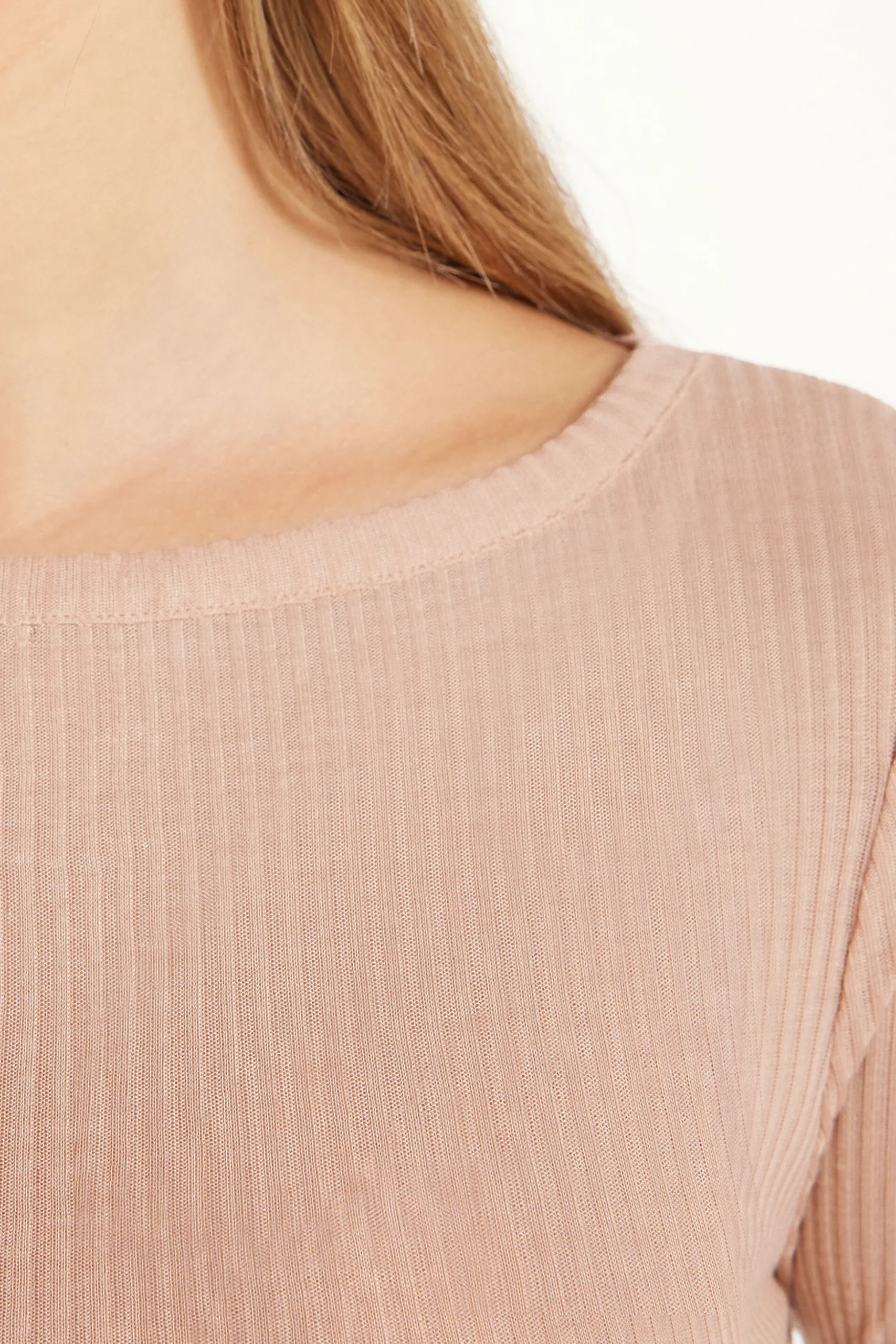 Ultra-Lightweight Long-Sleeved Ribbed Viscose Boat-Neck Top - Long-Sleeved Tops - Women | Tezenis