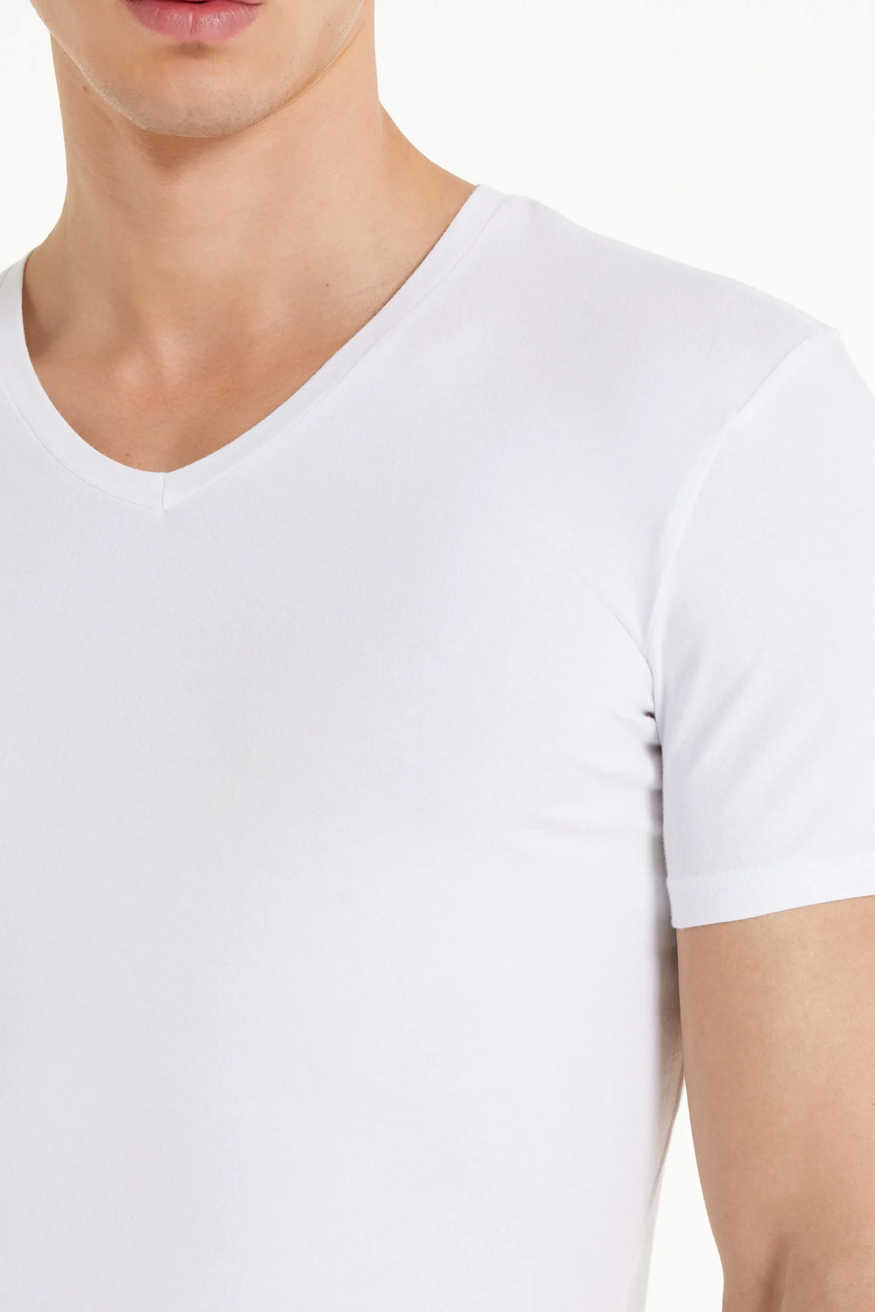 V-Neck Stretch-Cotton T-Shirt - T-Shirts - Men | Tezenis